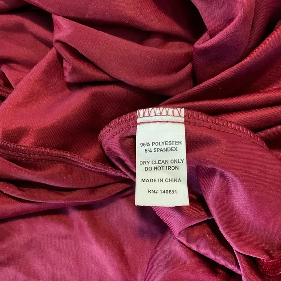 Unique Vintage Burgundy Red Velvet Delores Dress - Size 1X/16 - Picture 7 of 11